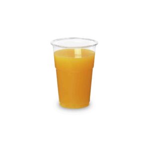 Jus d'orange dans un gobelet plastique